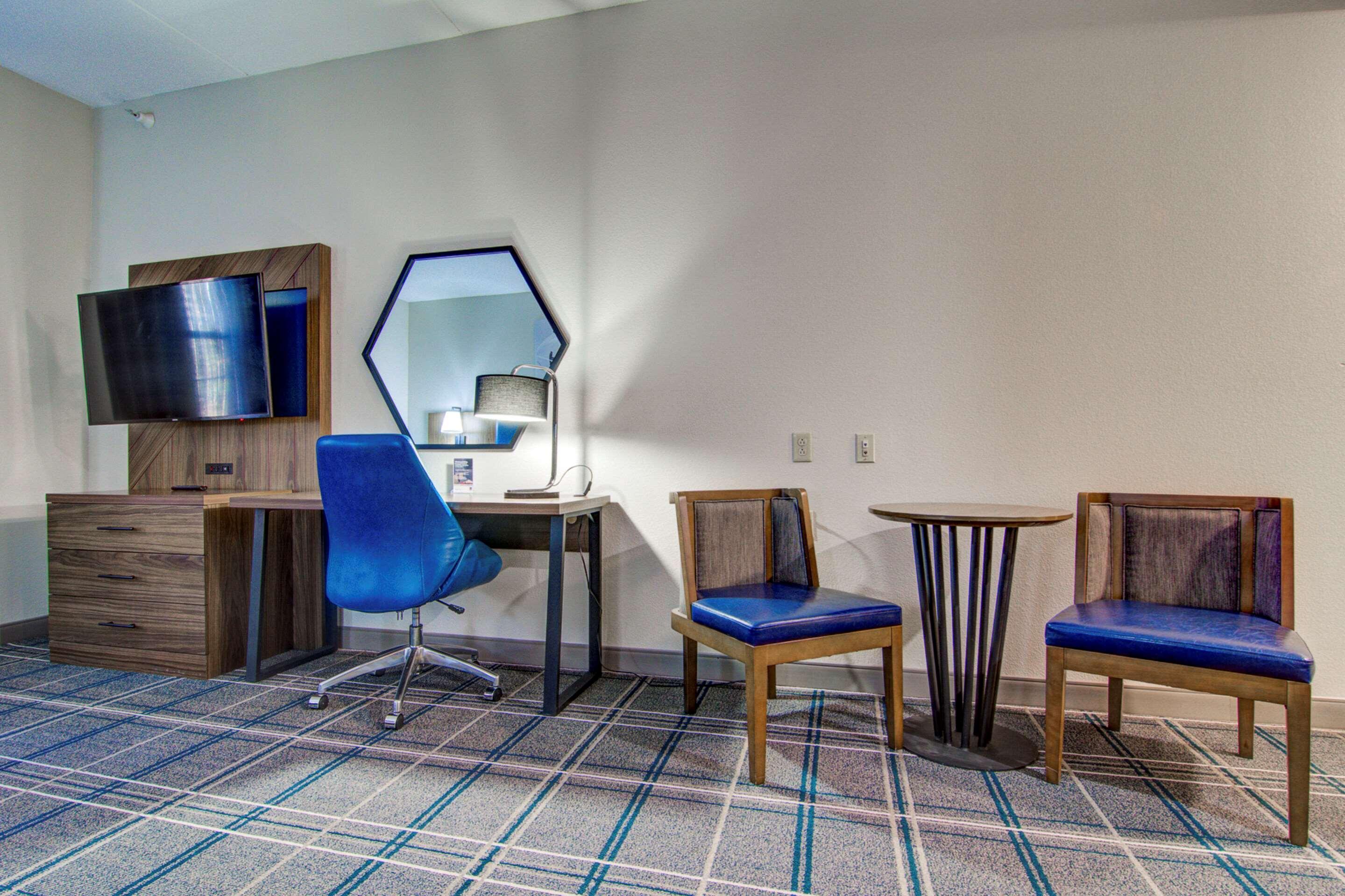 Comfort Suites Newport News Airport Exterior photo
